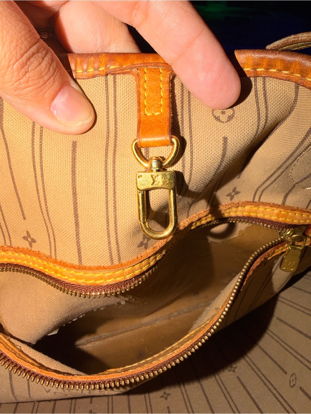 Authentic Louis Vuitton Monogram Neverfull Tote in Brown and Tan Leather - Picture 12 of 15